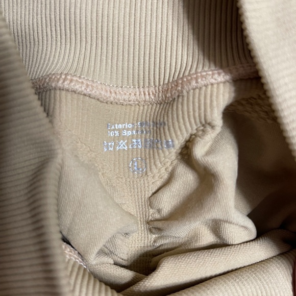 Curves and combatboots scrunch butt leggings - Picture 3 of 3